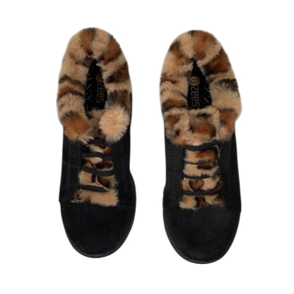 Bzees Black Booties with Faux Fur Trim/ NIB - Picture 2 of 4